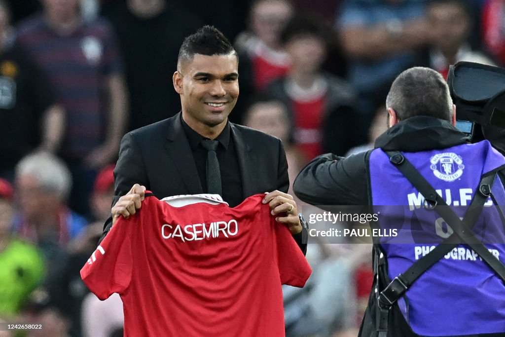 TOPSHOT-FBL-ENG-PR-MAN UTD-LIVERPOOL