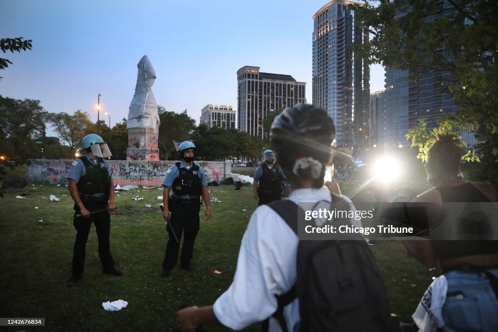 US-NEWS-CHICAGO-COLUMBUS-STATUES-2-TB