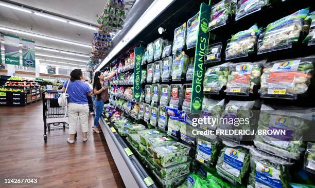People shop for produce at a supermarket in Montebello, California, on August 23, 2022. - US shoppers are facing increasingly high prices on everyday...