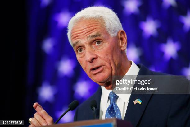 Florida Gubernatorial candidate Rep. Charlie Crist gives a victory speech after defeating gubernatorial candidate, Commissioner of Agriculture Nikki...