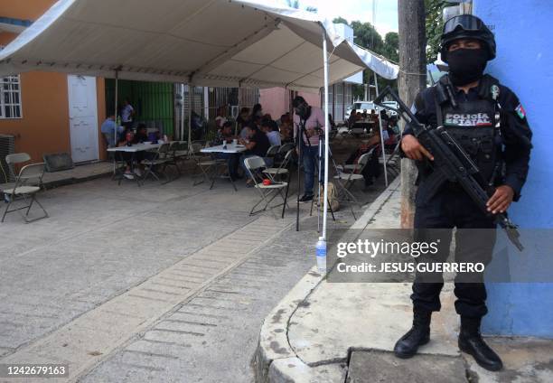 Policeman stands guard near the wake of the murdered journalist Fredid Roman in Chilpancingo, state of Guerrero, Mexico, on August 23, 2022. - A...