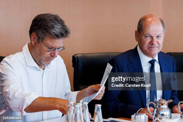 German Chancellor Olaf Scholz and Economy and Climate Protection Minister as well as Vice Chancellor Robert Habeck attend the weekly government...