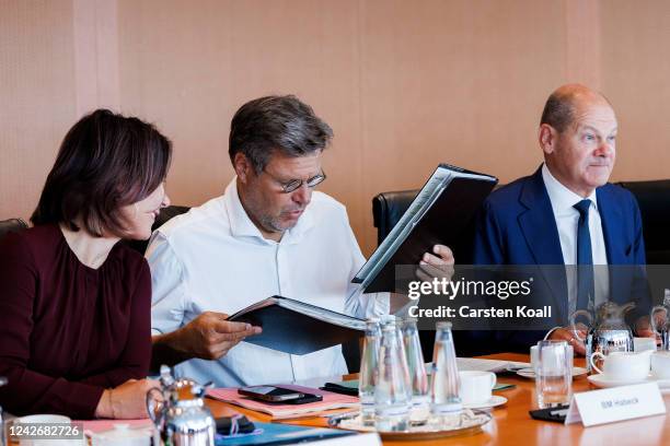 Foreign Minister Annalena Baerbock, German Chancellor Olaf Scholz and Economy and Climate Protection Minister as well as Vice Chancellor Robert...