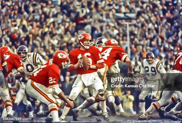 1,141 Nfl Quarterbacks 1970& Stock Photos, HighRes Pictures, and