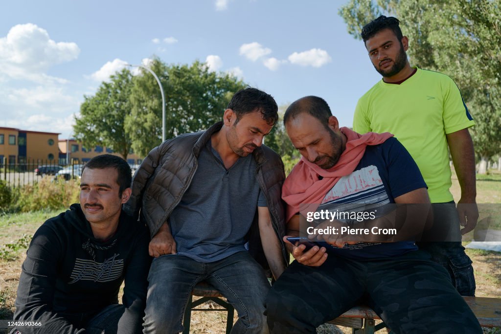 Ter Apel Refugee Center Struggles With Demand, Forcing Hundreds To Sleep Outside