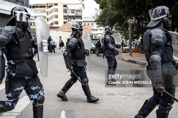 Angolan riot police take position after around a hundred people protest over wages in Luanda on August 25, 2022.