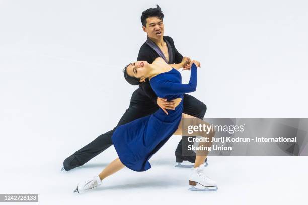 Hannah Lin and Ye Quan of Korea perform during the ISU Junior Grand Prix of Figure Skating at Patinoire du Forum on August 26, 2022 in Courchevel,...