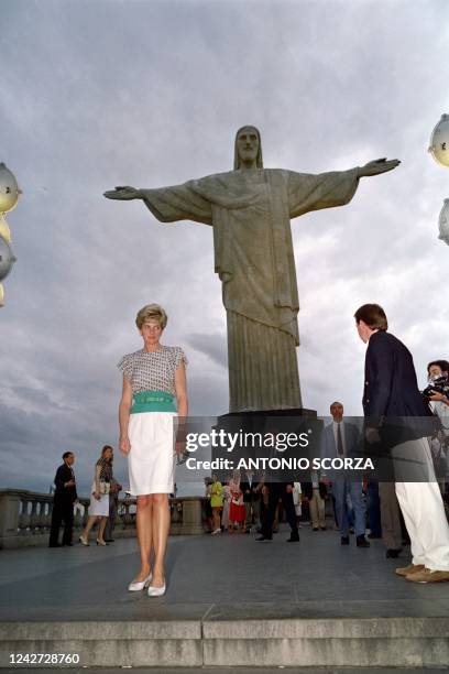 Photo taken on April 25, 1991 shows Princess Diana posing for photographers next to the monument of Christ the Redeemer in Rio de Janeiro during the...