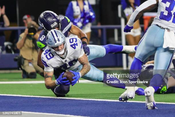 Dallas Cowboys tight end Peyton Hendershot stretches for a touchdown during the game between the Dallas Cowboys and the Seattle Seahawks on August...