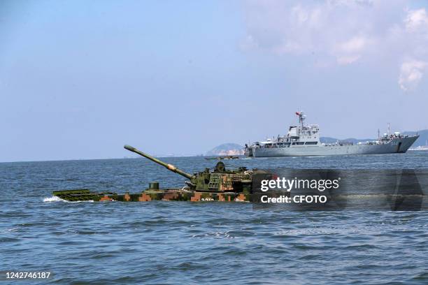 Brigade of the army under the Eastern Theater Command and a department of the Navy carry out a multi-subject combat training in a sea area in...