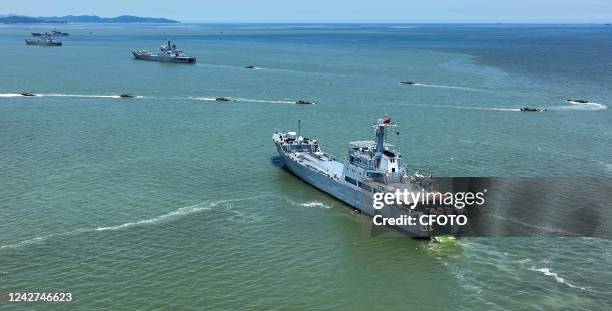 Brigade of the army under the Eastern Theater Command and a department of the Navy carry out a multi-subject combat training in a sea area in...