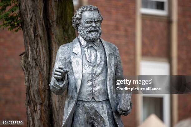 Marx Rise Statue The New Marx Photos and Premium High Res Pictures - Getty Images