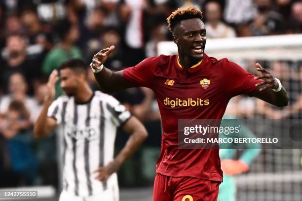 Roma's British forward Tammy Abraham celebrates after scoring an equalizer during the Italian Serie A football match between Juventus and AS Roma on...