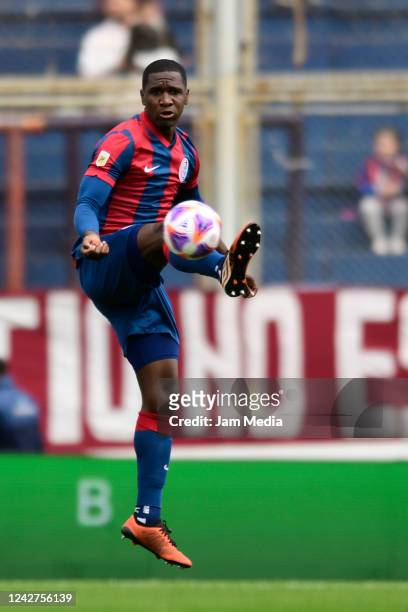 Cristian Zapata of San Lorenzo controls the ball during a match between San Lorenzo and Rosario Central as part of Liga Profesional 2022 at Pedro...