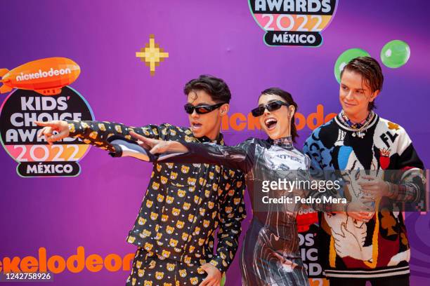 Alex Hoyer, Danna Paola and Luis de la Rosa pose during the orange carpet of the Nickelodeon Kids Choice Awards Mexico 2022 at Auditorio Nacional on...
