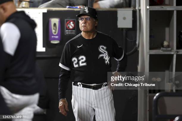 Chicago White Sox manager Tony La Russa paces in the dugout during the ninth inning against the Arizona Diamondbacks at Guaranteed Rate Field on Aug....