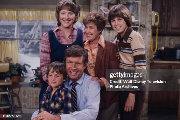 Los Angeles, LA Miriam Flynn, Garin Bougie, Erma Bombeck, Robby Kiger, James Hampton promotional photo for the ABC tv movie 'Maggie'.