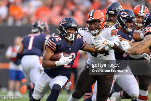 Chicago Bears running back David Montgomery carries the football as Cleveland Browns defensive end Alex Wright gives chase during the first quarter...