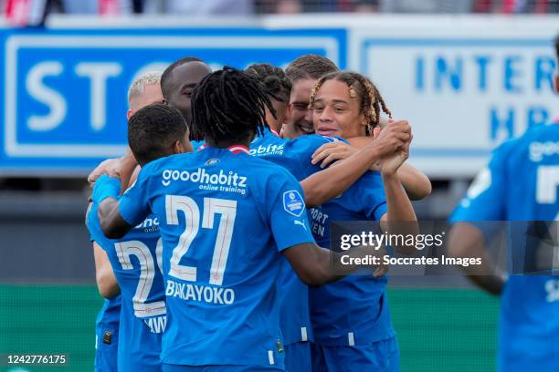 Joey Veerman of PSV celebrates 0-1 with Philipp Max of PSV, Xavi Simons of PSV, Jordan Teze of PSV, Armando Obispo of PSV, Phillipp Mwene of PSV,...