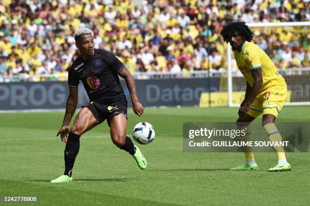 Toulouse' Brazilian forward Rafael Rogerio Da Silva fights for the ball with Nantes' French midfielder Samuel Moutoussamy during the French L1...