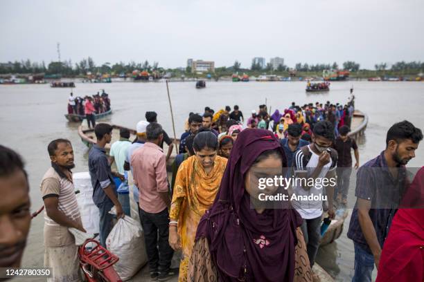 Crowd of climate migrant workers hurries to attend to their office in time after the cross of Poshur river by boat at Mongla city in Bagerhat,...