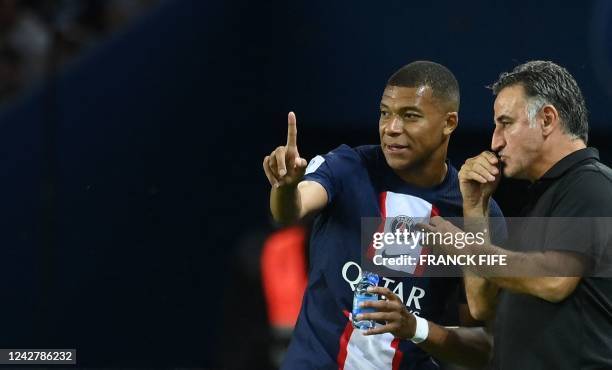 Paris Saint-Germain's French head coach Christophe Galtier gives instruction to Paris Saint-Germain's French forward Kylian Mbappe during the French...