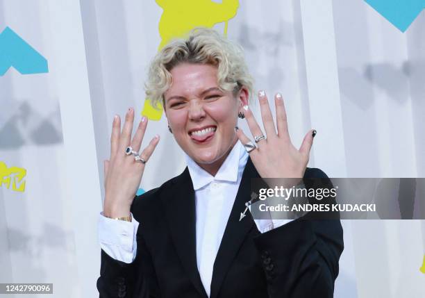 Netty Singer Pinky Photos and Premium High Res Pictures - Getty Images