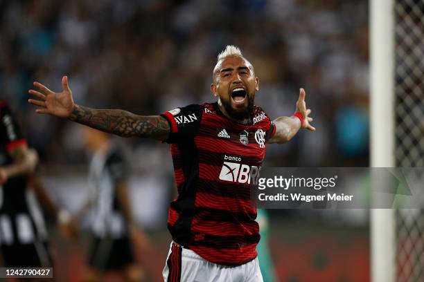 Arturo Vidal of Flamengo celebrates after scoring the first goal of his team during the match between Botafogo and Flamengo as part of Brasileirao...