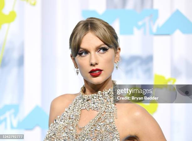 Taylor Swift at the 2022 MTV Video Music Awards held at Prudential Center on August 28, 2022 in Newark, New Jersey.