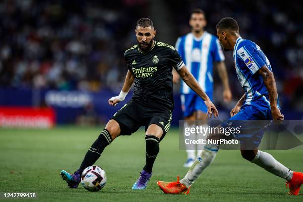 Karim Benzema of Real Madrid controls the ball defended by 12 Vinicius Souza of RCD Espanyol during the La Liga match between RCD Espanyol and Real...