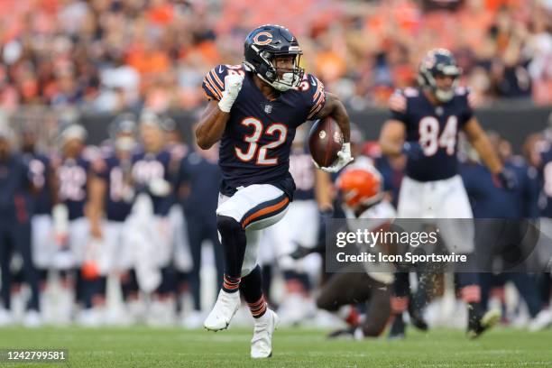 Chicago Bears running back David Montgomery carries the football during the first quarter of the National Football League preseason game between the...