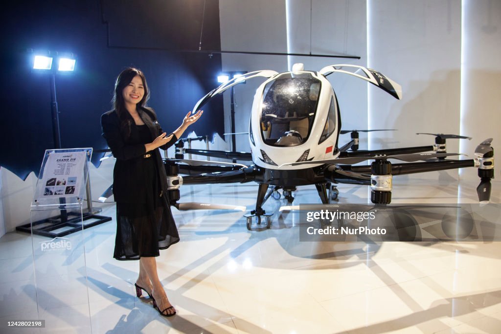 Ehang Rear Marketing staff explained the specifications of the EHang 216 AAV ...