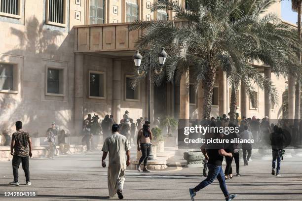 August 2022, Iraq, Baghdad: Supporters of Shiite cleric Muqtada Al-Sadr take part in a protest in the grounds of the Government Palace. Followers of...