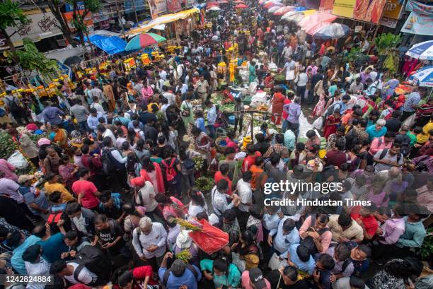 Huge crowd of shoppers throng Dadar market for shopping on the eve of Ganeshotsav festival on August 30, 2022 in Mumbai, India.