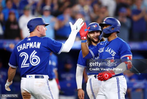 Teoscar Hernandez of the Toronto Blue Jays celebrates his three-run home run with Bo Bichette and Matt Chapman in the sixth inning against the...