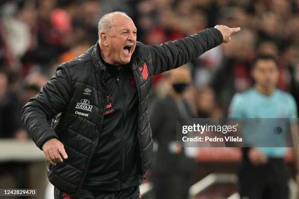 Coach of Athletico Paranaense Luiz Felipe Scolari gives instructions to his players during a Copa CONMEBOL Libertadores 2022 first-leg semifinal...