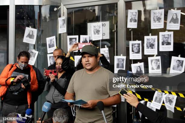 Reporter from the state of Guerrero, Jonathan Cuevas, joins in the symbolic closing of the offices of the Attorney General's Office to protest...