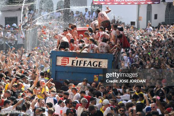 Revellers covered in tomato pulp take part in the annual "Tomatina" festival in the eastern town of Bunol, on August 31, 2022. - The iconic fiesta,...