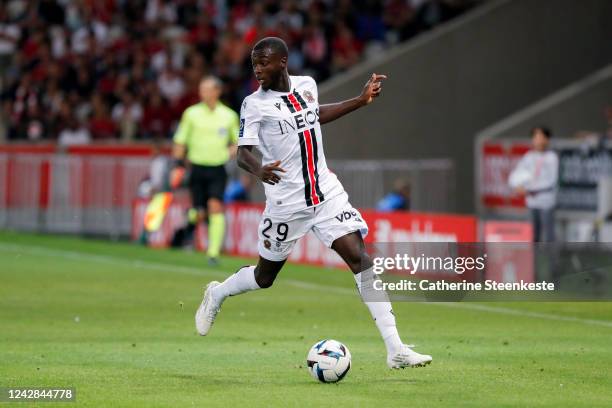 Nicolas Pepe of OGC Nice controls the ball during the Ligue 1 match between Lille and Nice on August 31, 2022 in Lille, France.