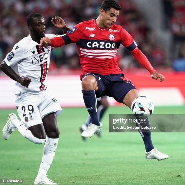 Nicolas Pepe of OGC Nice competes for the ball with Benjamiin Andre of Lille OSC during the Ligue 1 match between Lille OSC and OGC Nice at Stade...