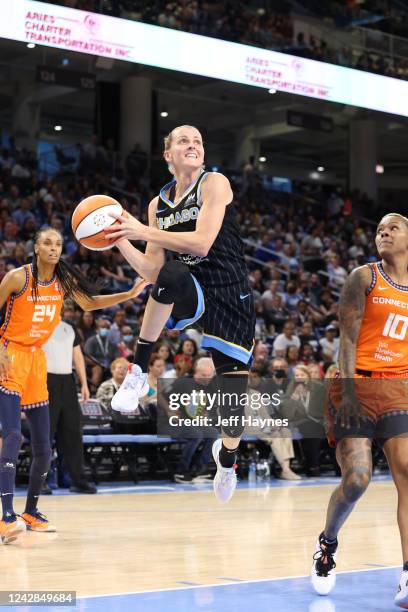 Allie Quigley of the Chicago Sky drives to the basket against the Connecticut Sun during Round 2 Game 2 of the 2022 WNBA Playoffs on August 31, 2022...