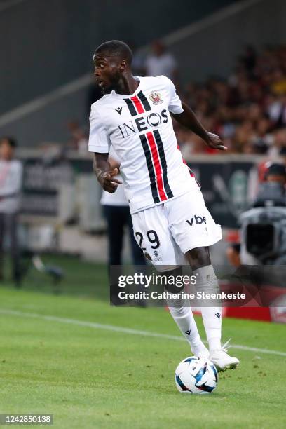 Nicolas Pepe of OGC Nice controls the ball during the Ligue 1 match between Lille and Nice on August 31, 2022 in Lille, France.