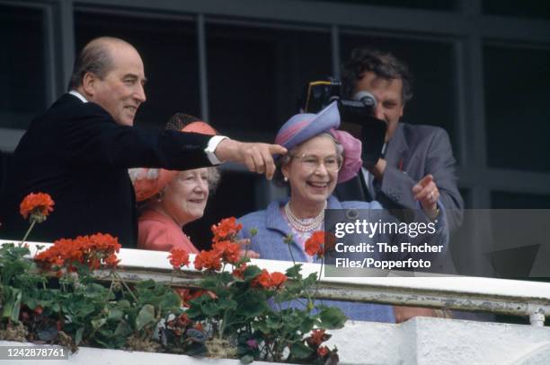 Queen Elizabeth II and the Queen Mother with with Henry Herbert, Lord Porchester enjoying the Epsom Derby at Epsom racecourse on 5th June, 1991 in...