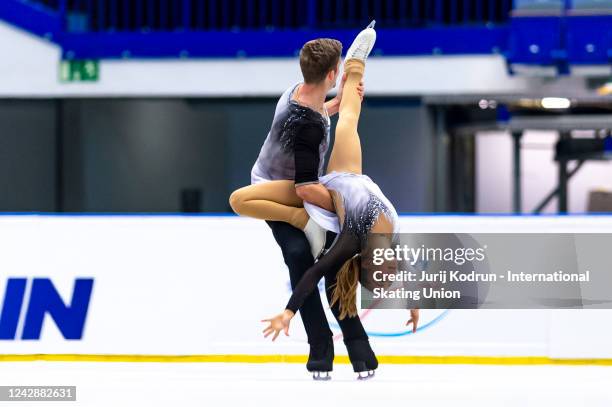 Oxana Vouillamoz and Flavien Giniaux of France perform during the ISU Junior Grand Prix of Figure Skating at Ostravar Arena on September 2, 2022 in...