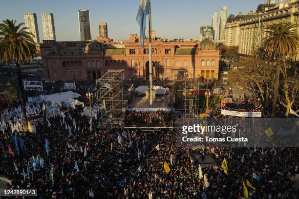 Aerial view as the President of the Argentine Actors Association Alejandra Darin reads a letter outside the Casa Rosada during a demonstration to...