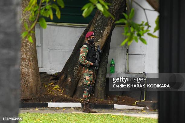 Sri Lanka commando stands guard after former president Gotabaya Rajapaksa returned to his government residence in Colombo on September 3, 2022. -...