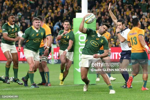 South Africa's Damian de Allende celebrates his try during the Rugby Championship match between Australia and South Africa at Allianz Stadium in...