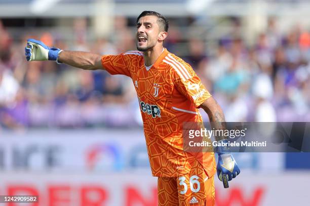 Mattia Perin golakeeper of Juventus gestures during the Serie A match between ACF Fiorentina and Juventus at Stadio Artemio Franchi on September 3,...