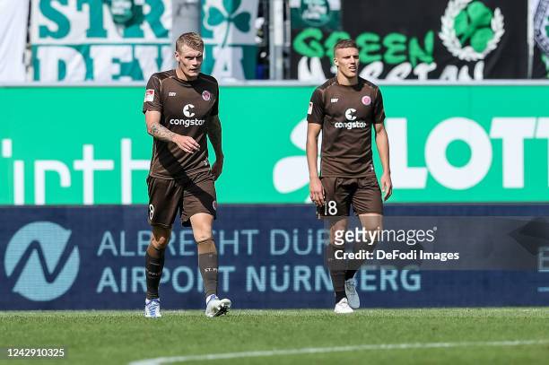 Eric Smith of FC St. Pauli and Jakov Medic of FC St. Pauli looks dejected during the Second Bundesliga match between SpVgg Greuther Fürth and FC St....