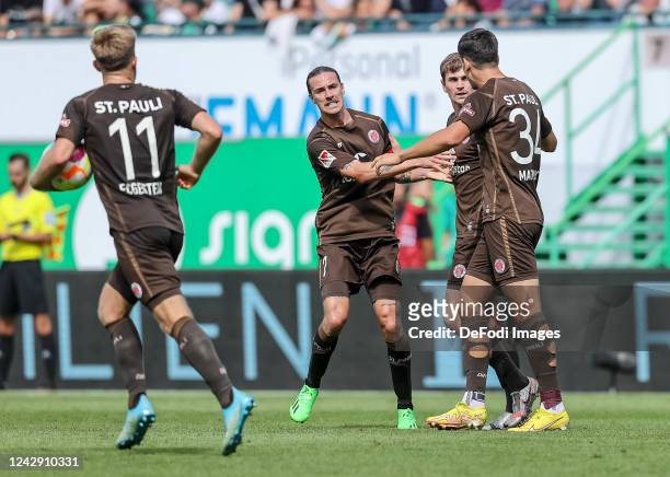 Connor Metcalfe of FC St. Pauli celebrates after scoring his team's second goal with teammates during the Second Bundesliga match between SpVgg...